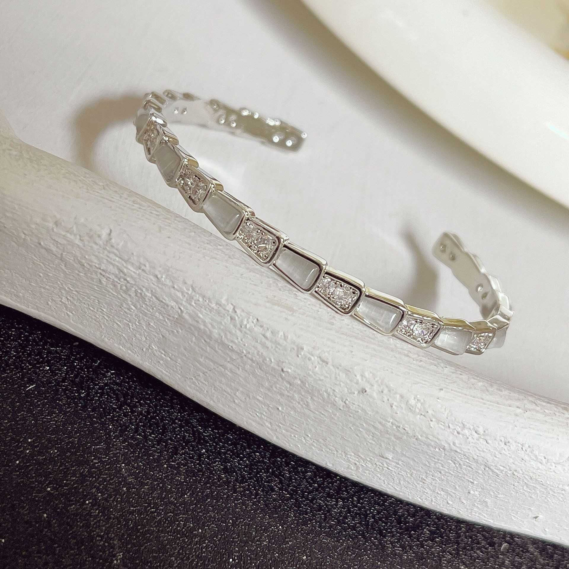 F6657 Bracelet serpent opale argent