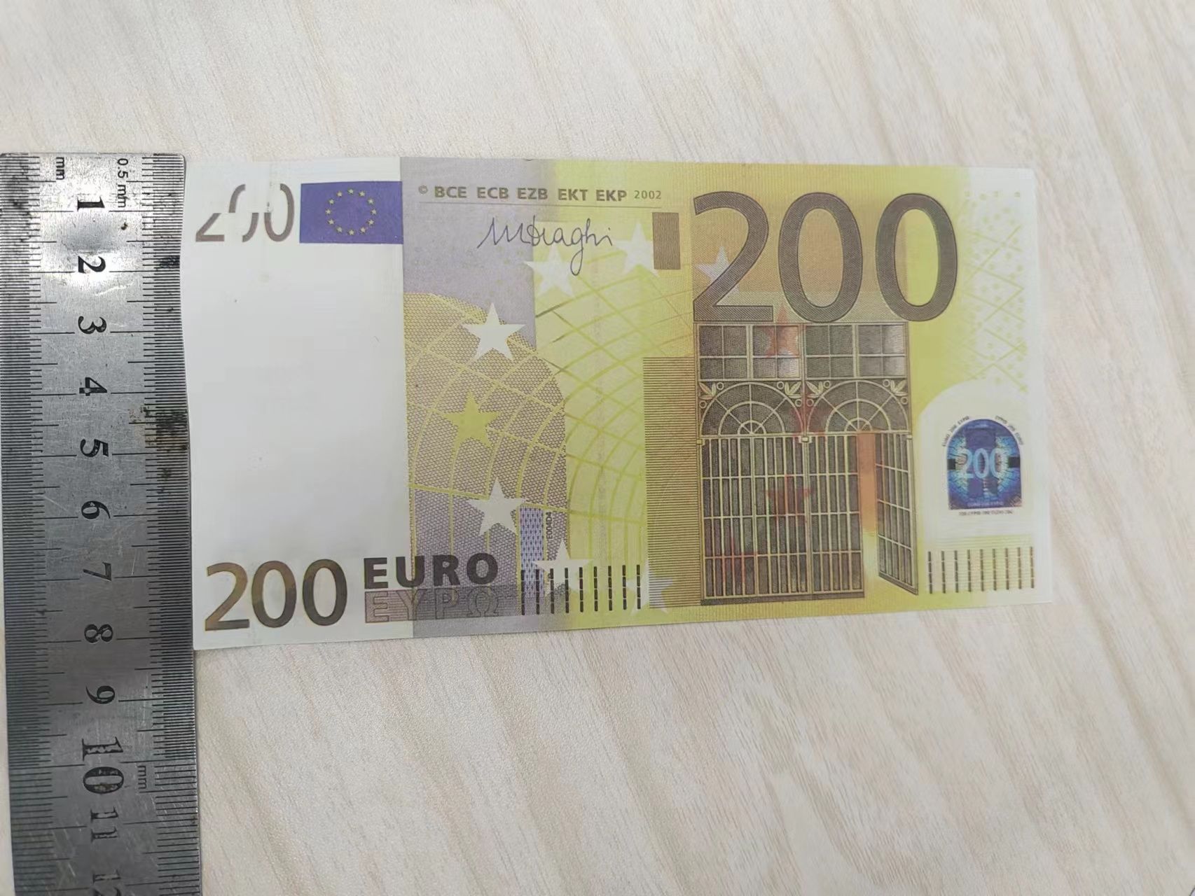 200 يورو