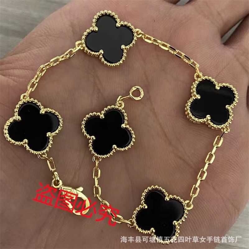 Gold schwarzes Achat fünf Blumenarmband