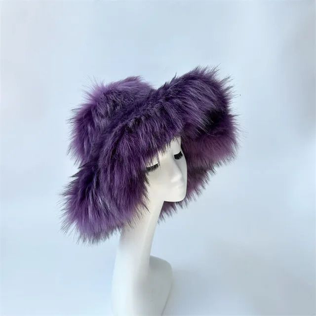 cappello di pelliccia viola
