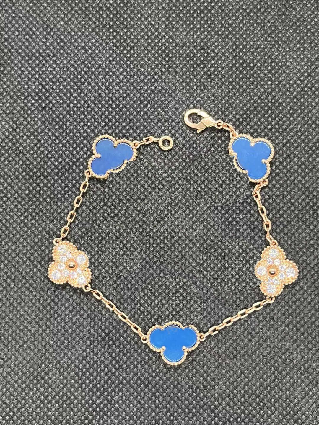 bracelet cinq fleurs en agate bleue