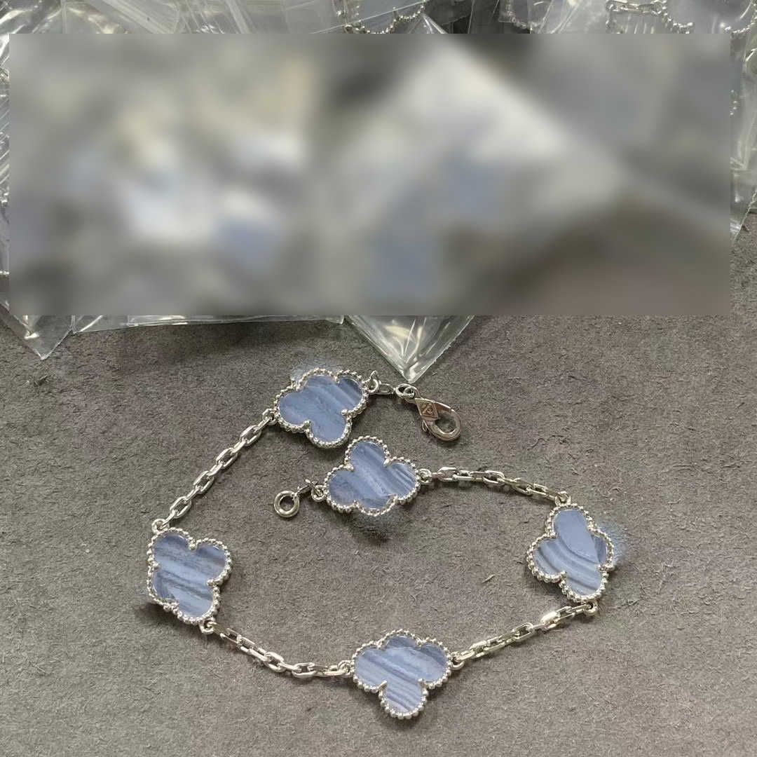 Bracelet à cinq fleurs bleu brume