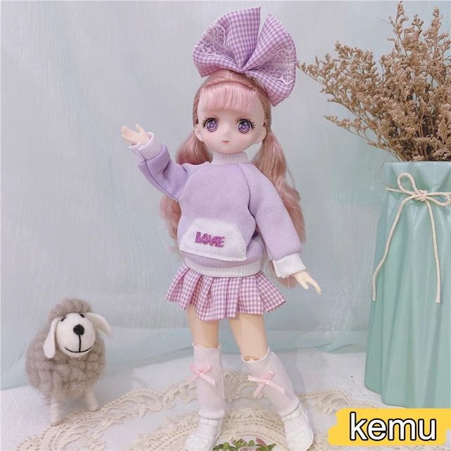 Kemu-Doll und Kleidung