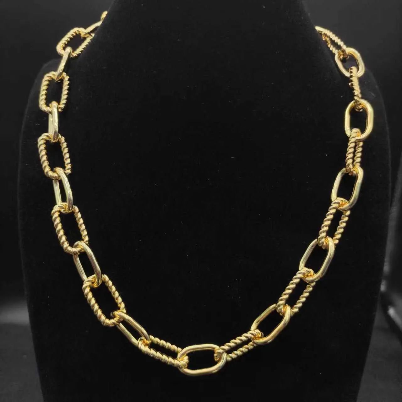 66 gouden halsketting - 46 cm