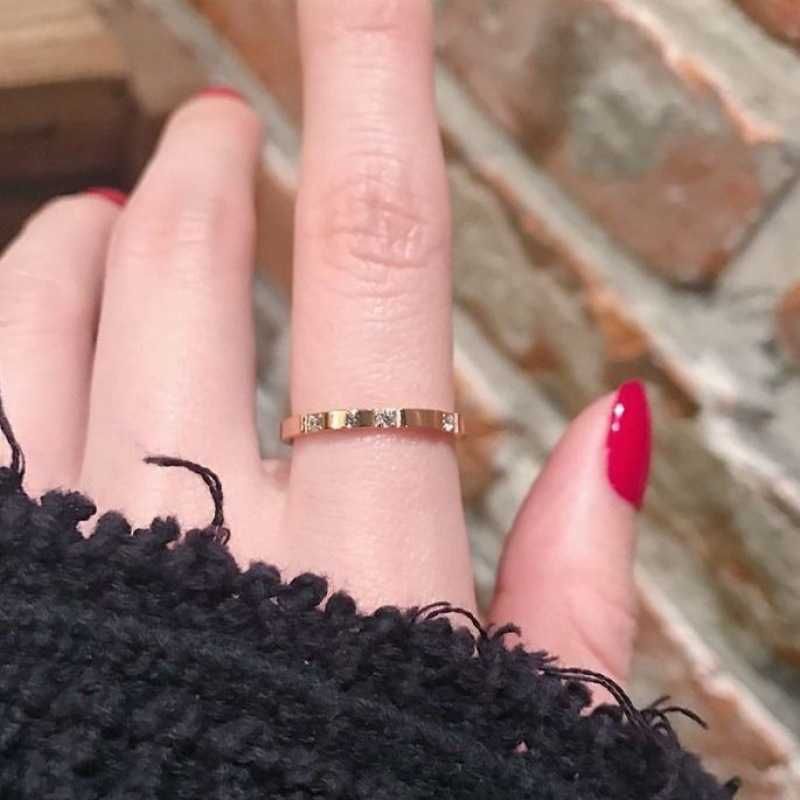 anello con tre diamanti (oro rosa)