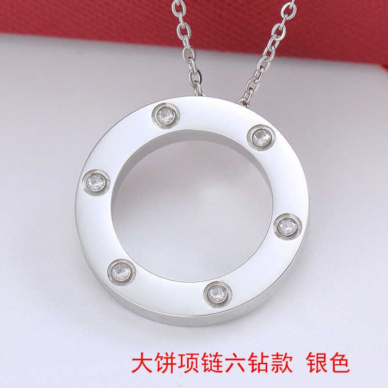 Argent. Gros gâteau six collier en diamant-