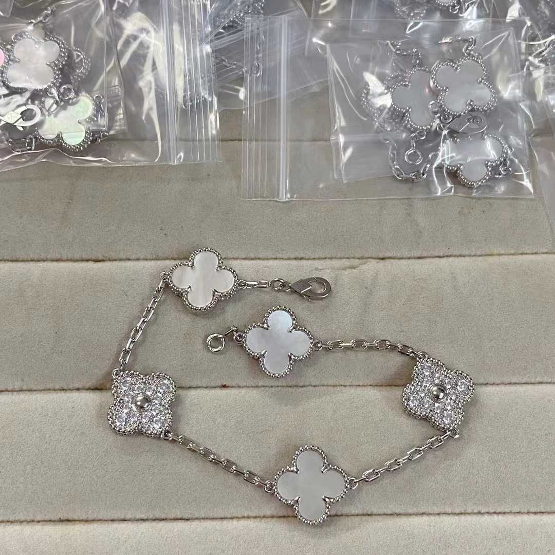 Pulseira Branca com Diamantes Cinco Flores (pl