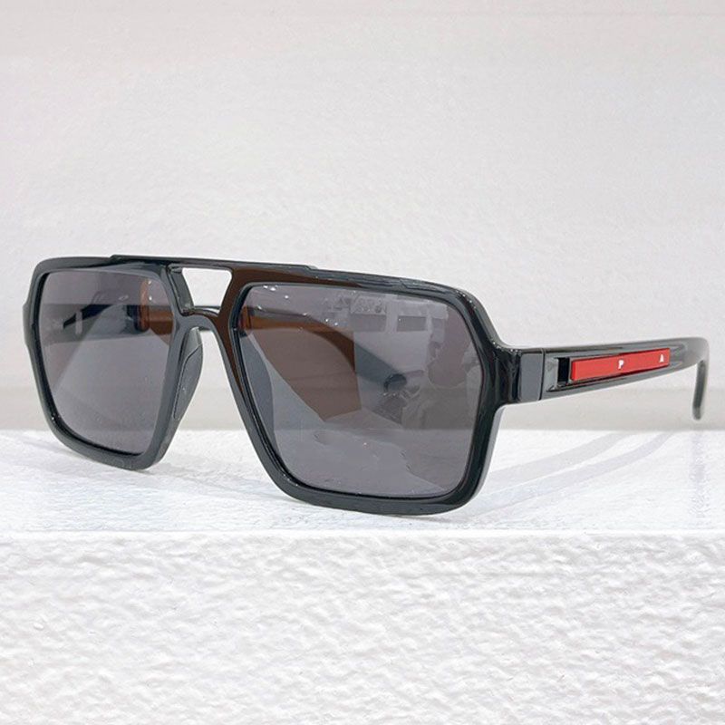 Quadro preto e lentes cinza