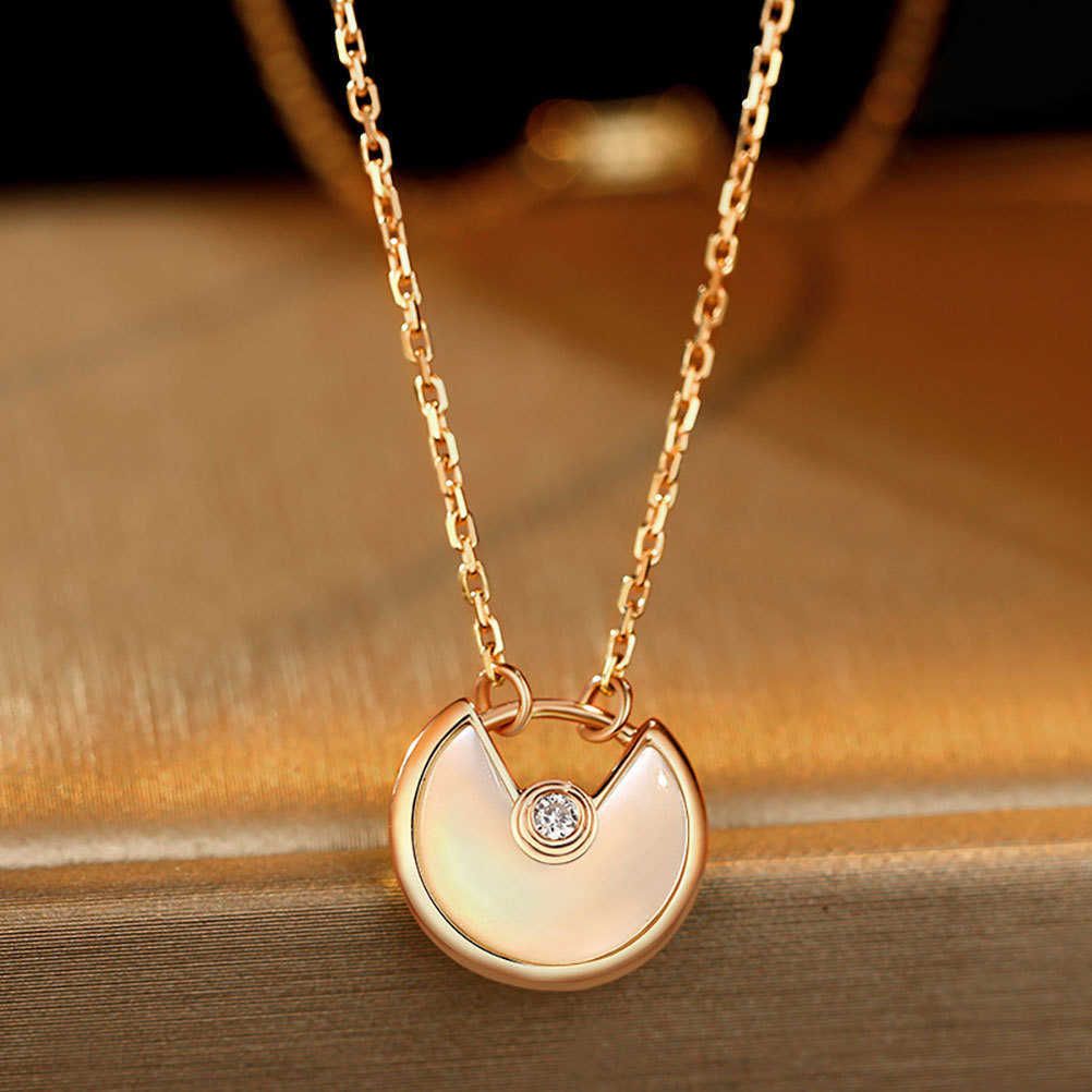 Collana con guscio bianco oro