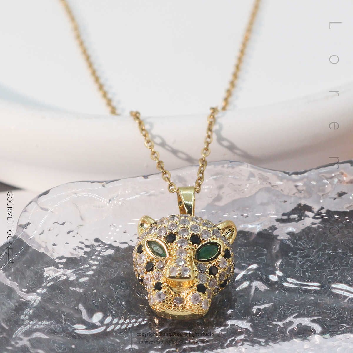 119 Collar de oro con cabeza de leopardo
