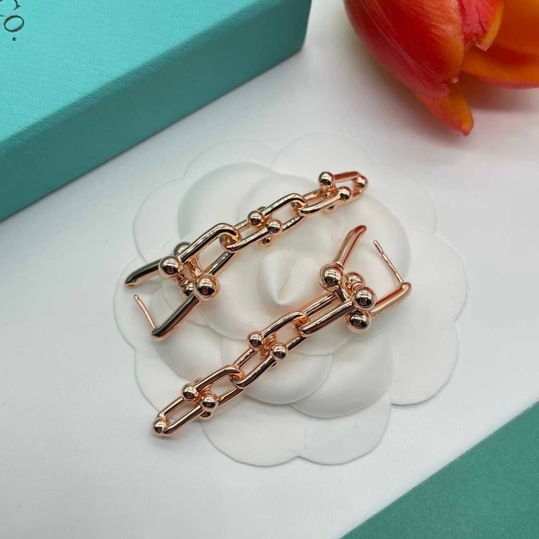 Rose Gold Earrings1 (med logotyp)