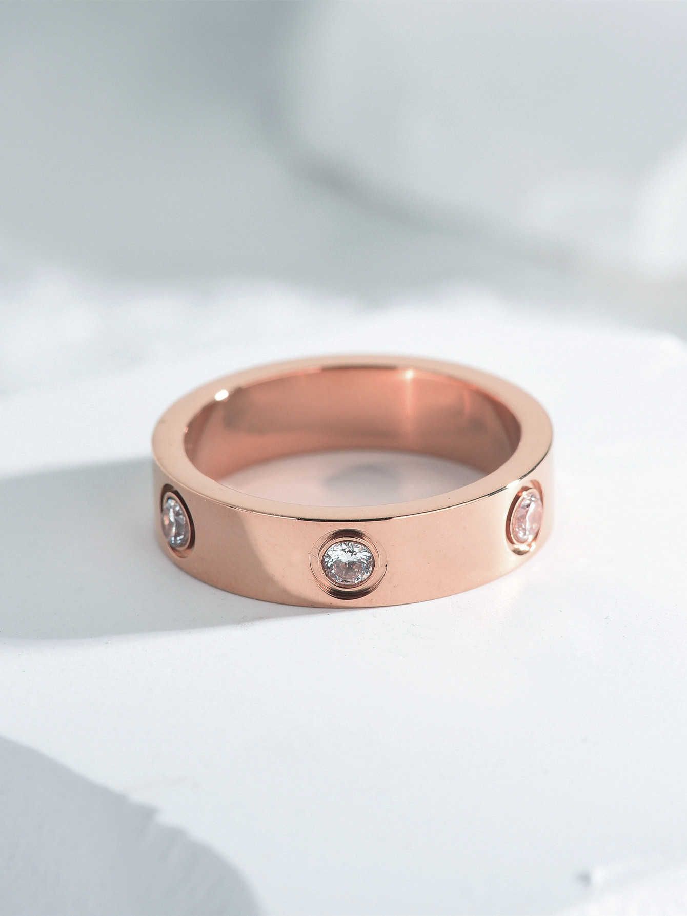 Diamant blanc en or rose n ﾰ 6