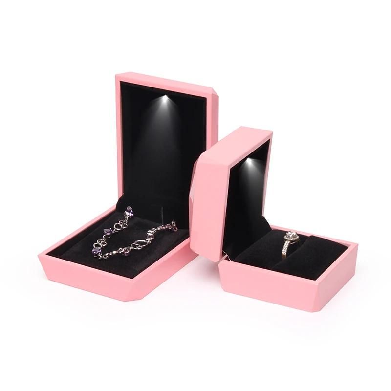 Kolor: Pinksize: Ring Box