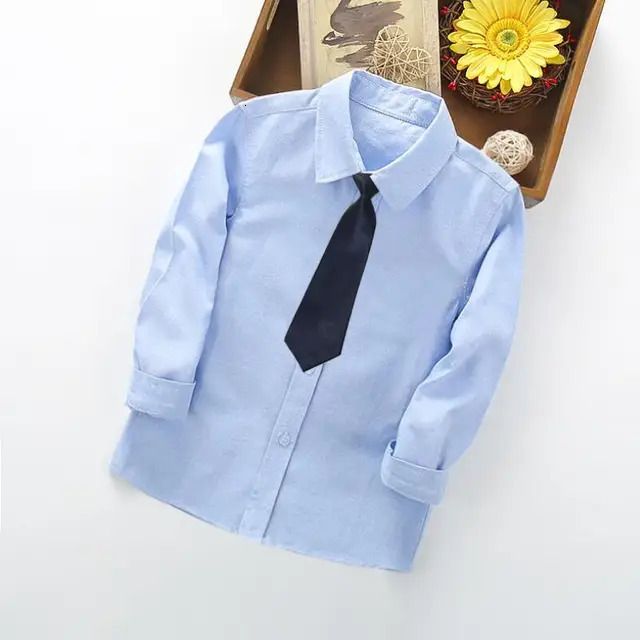 blauw shirt zwarte stropdas
