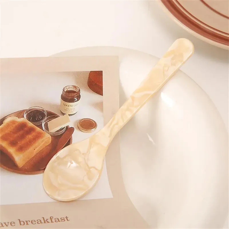 CHINA Creamy Yellow-spoon