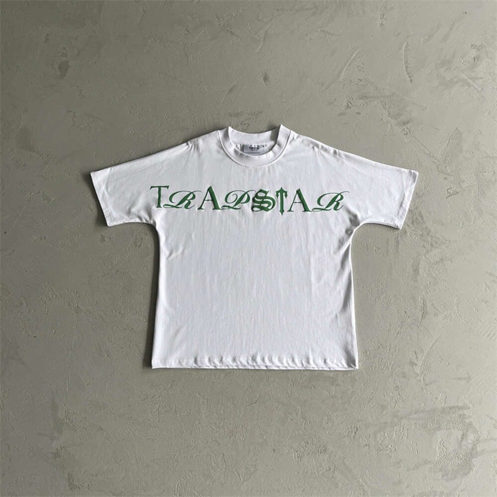 grön etikett vit t-shirt