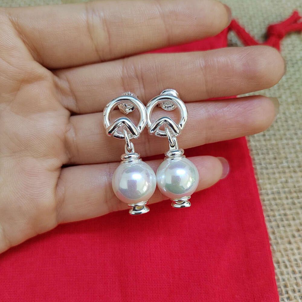 des boucles d'oreilles