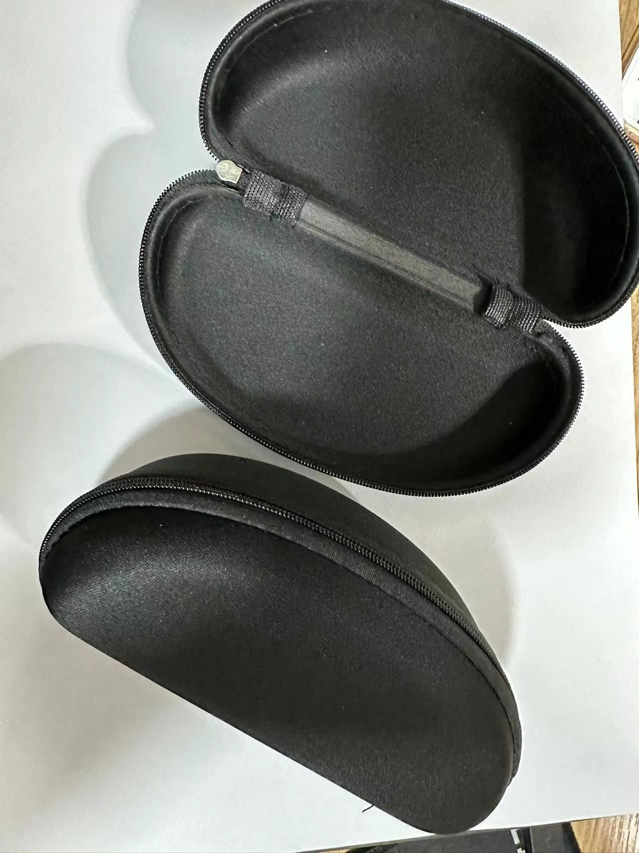 Simple sunglasses case