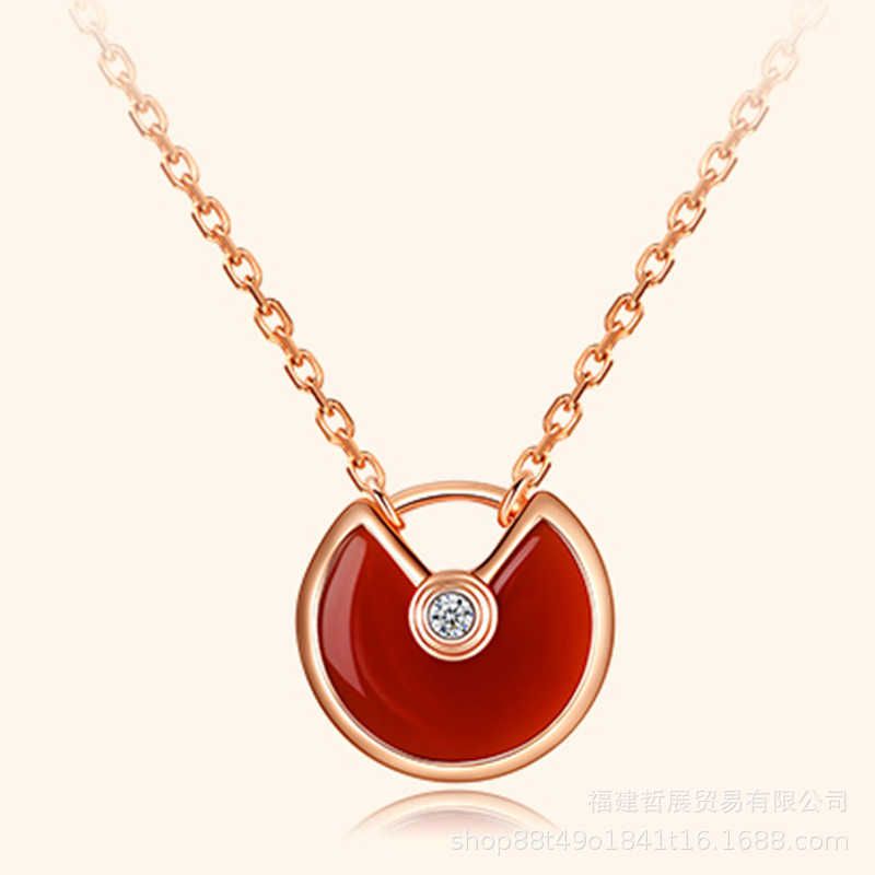 Red Agate Amulet Necklace-18K guld