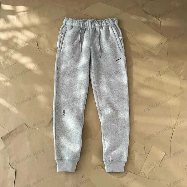 pantalones gris