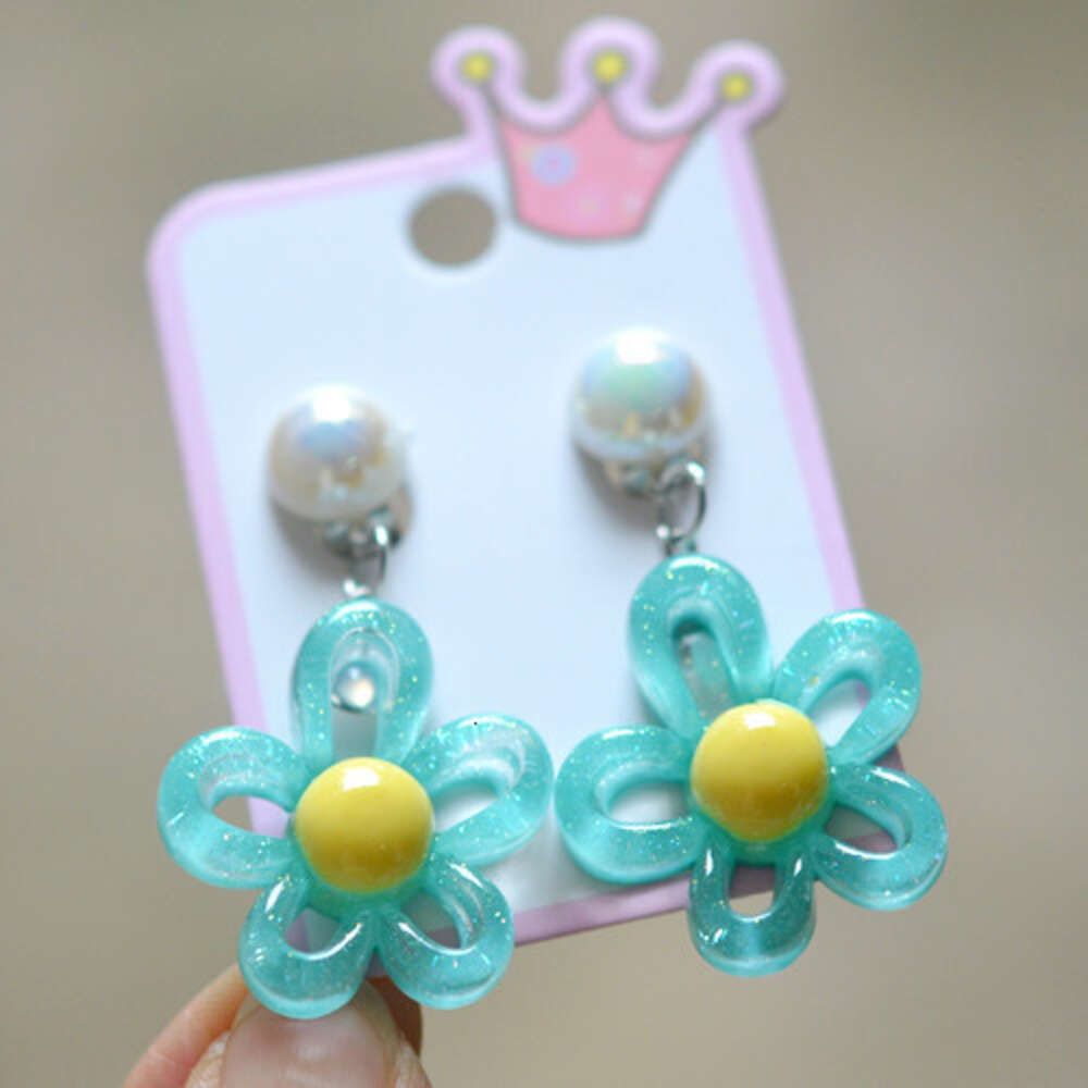 5 # A pair of small flower ear clips