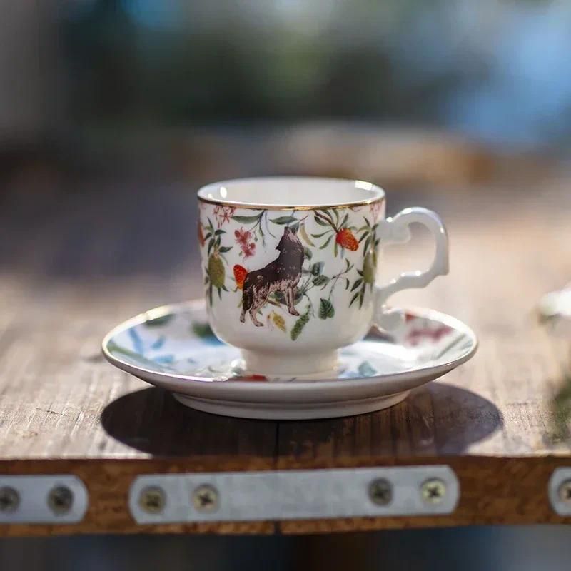 Deux ensembles de tasses à café C