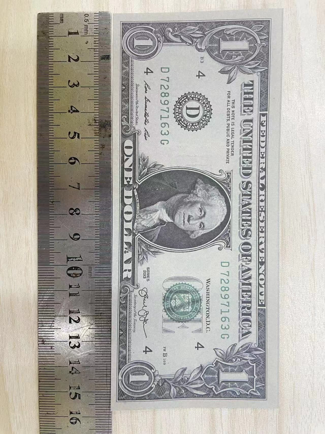 1 dólar