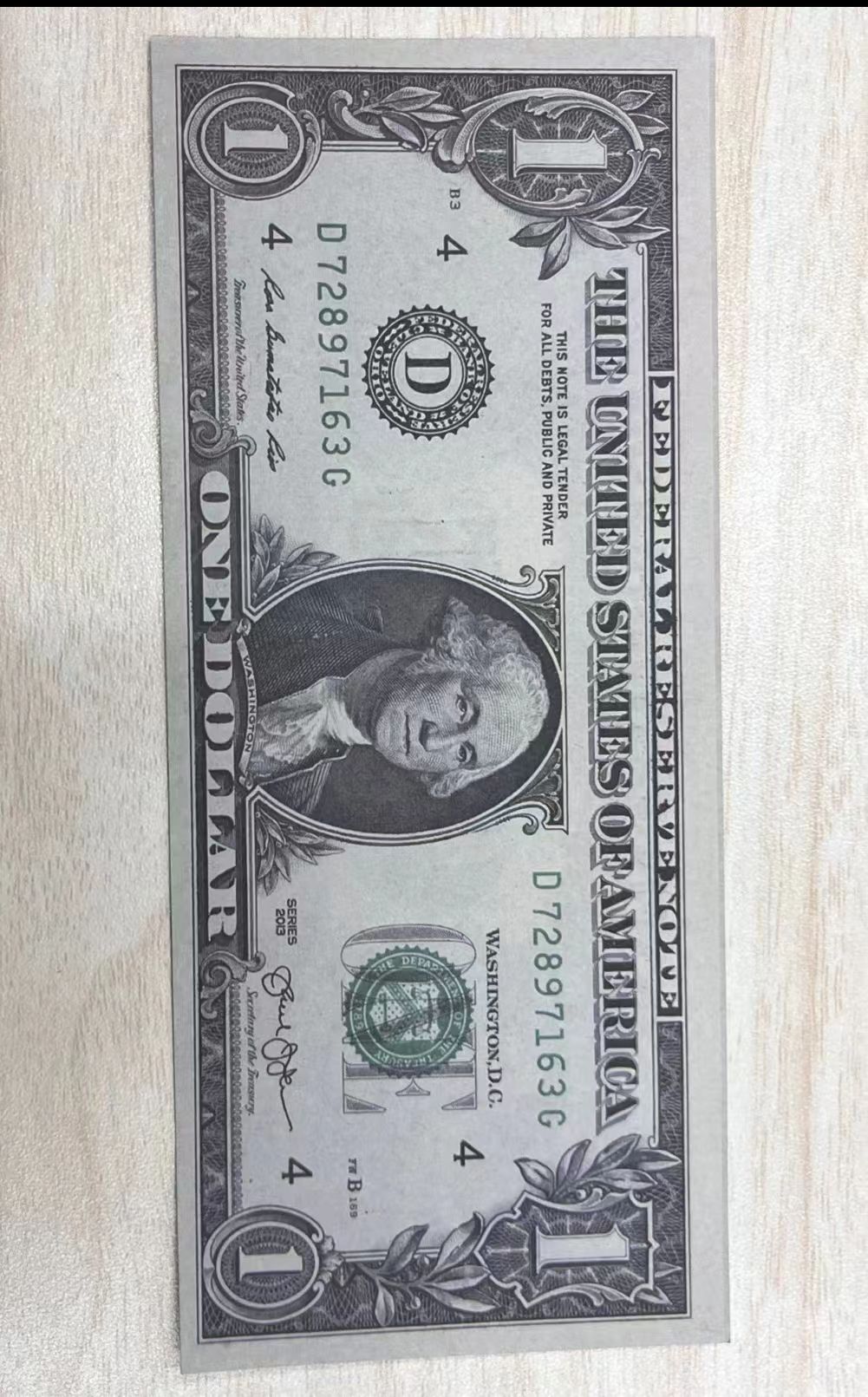 1 dólar