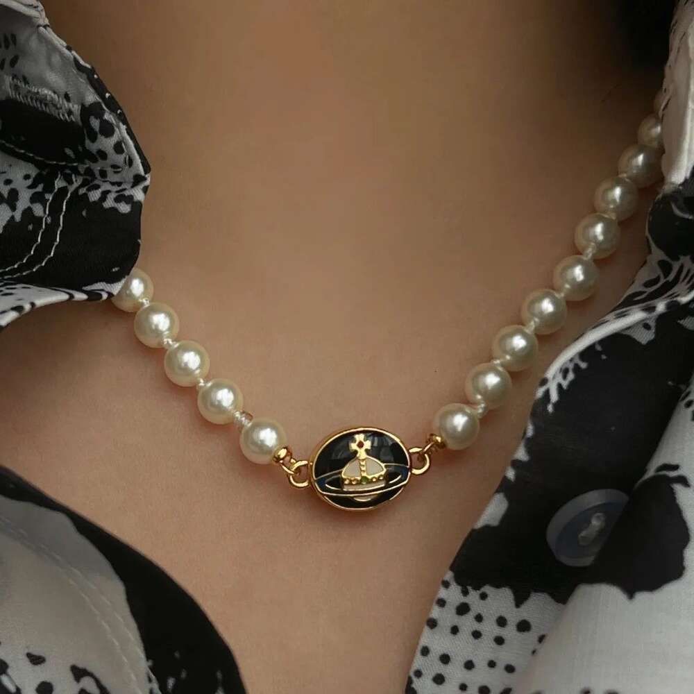 Collier de l'aimant noir