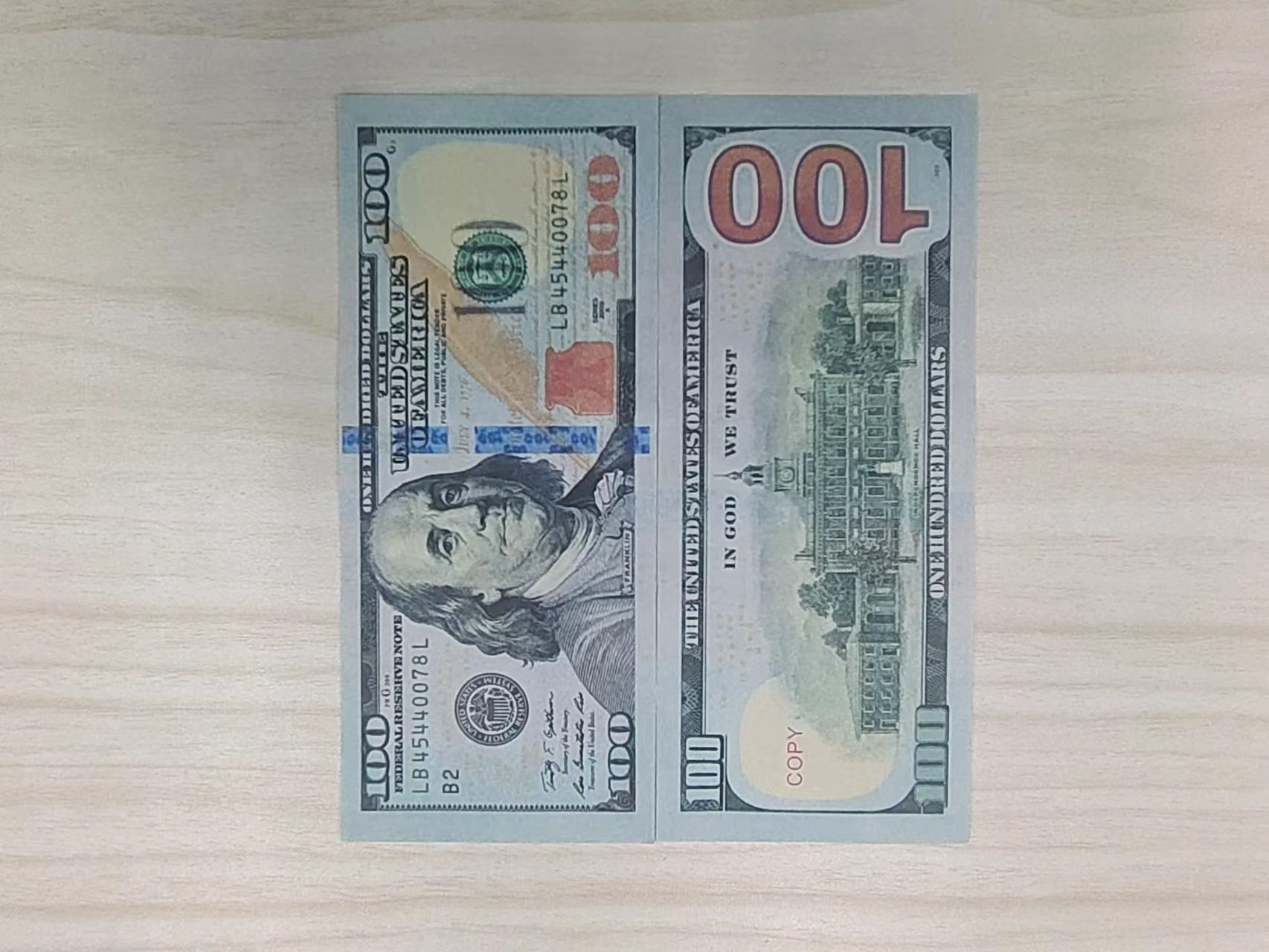 100 dolarów