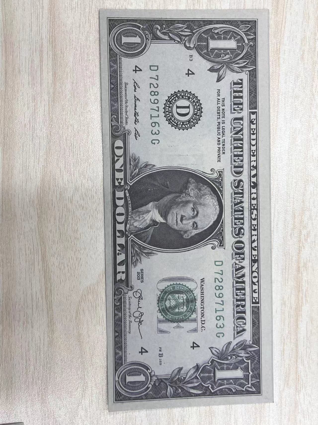 1 دولار