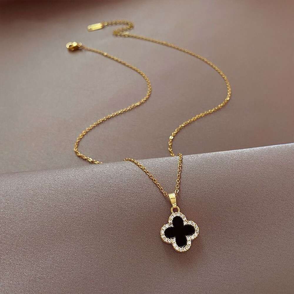 Clover Necklace Black