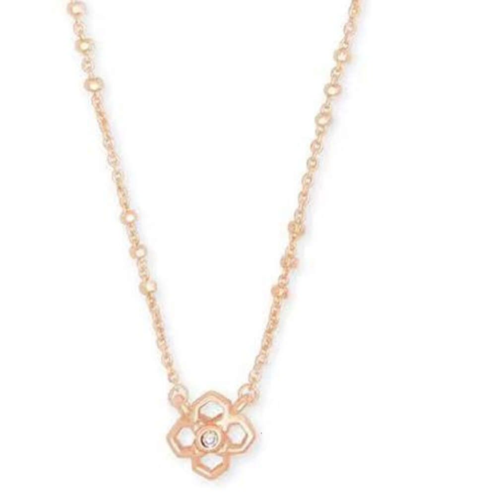 Collier en or rose avec carte