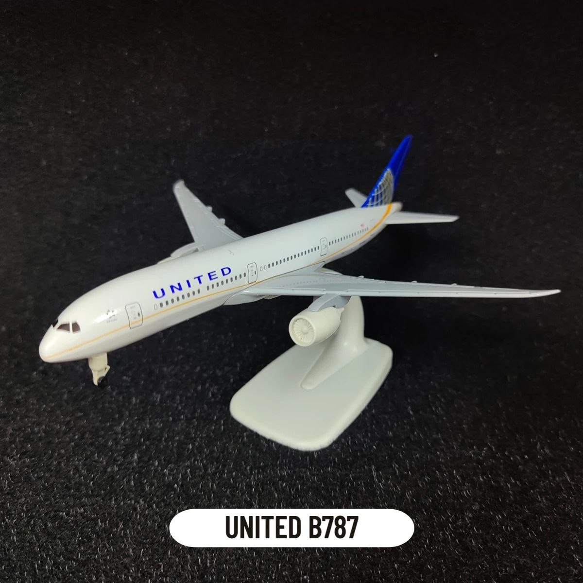 United B787