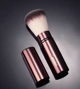 Retractable blush brush