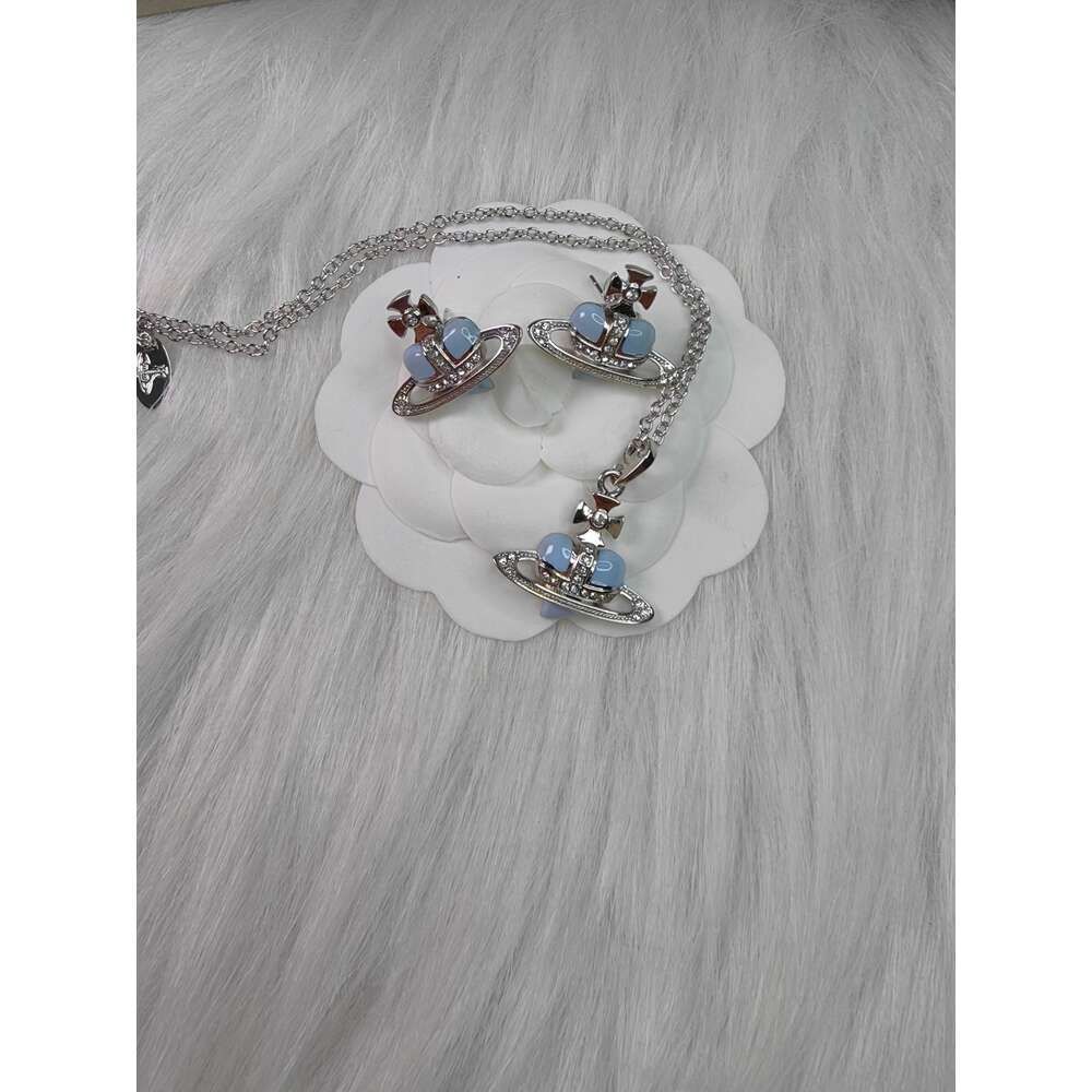 Set di orecchini con collana azzurro cielo