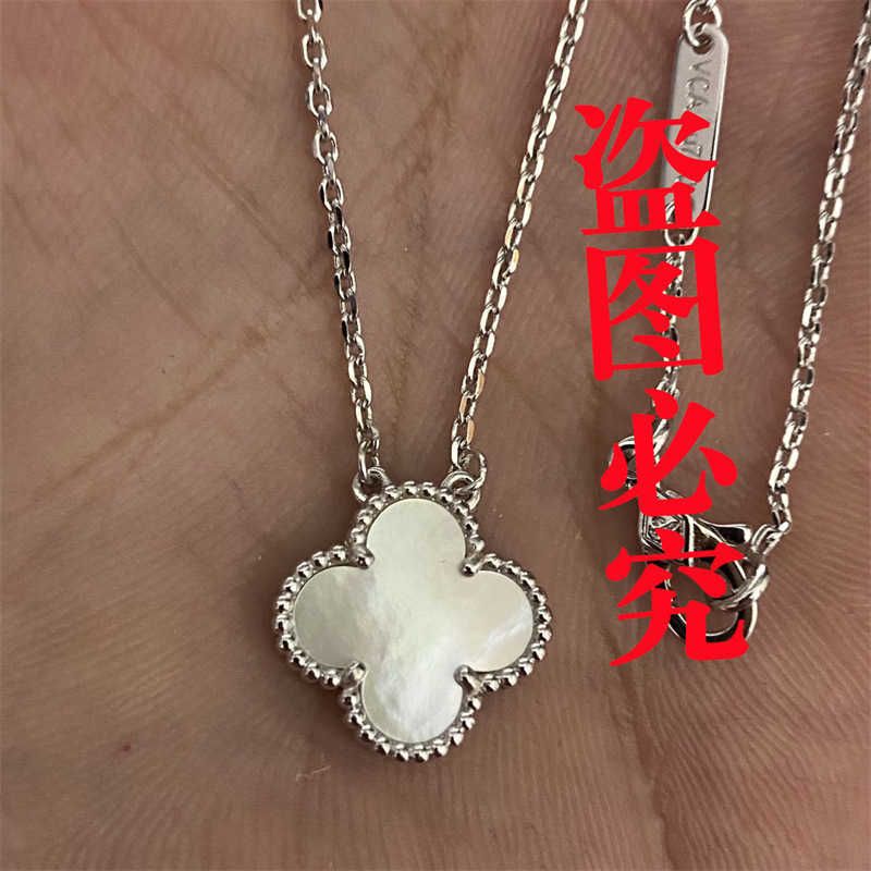 Collier Fritillaria blanc en or blanc