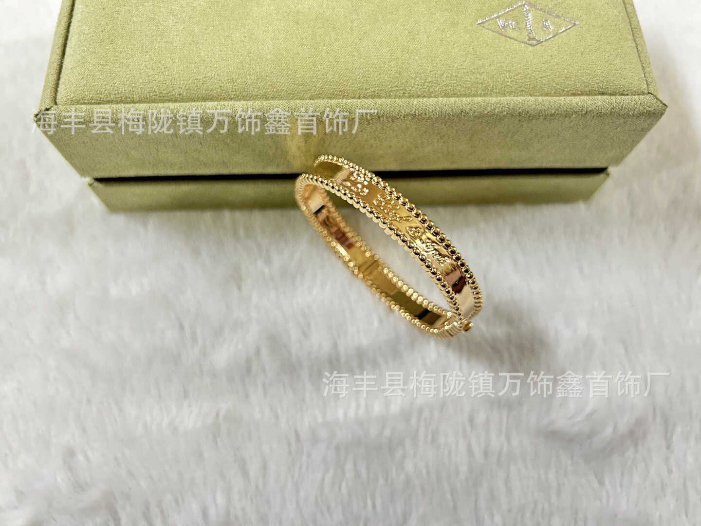 Brazalete exclusivo de oro rosa