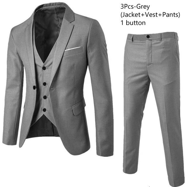 灰色の3ピーススーツ