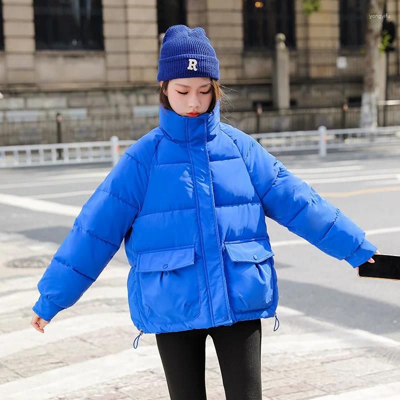 Blaue Winterjacke