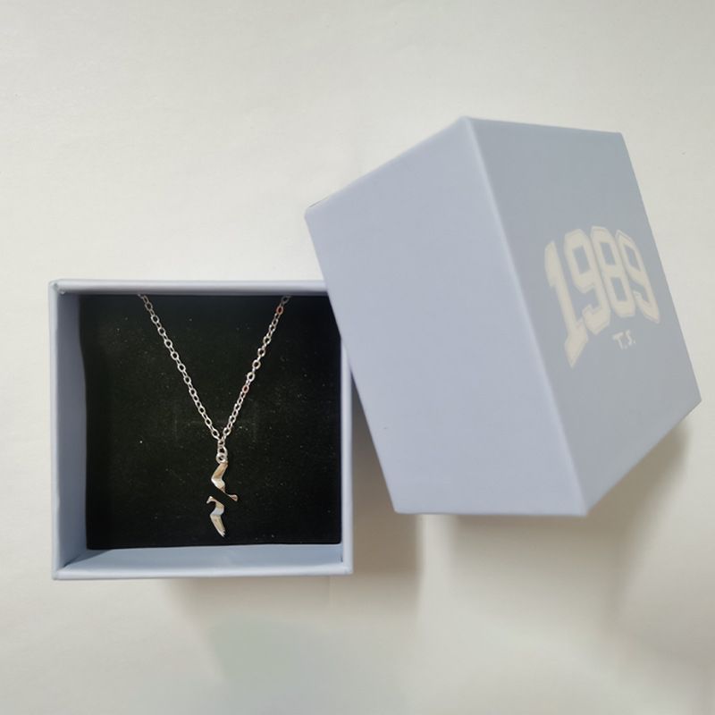 No.4 necklace with box