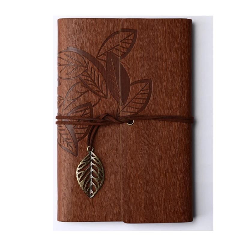Чистый лист бумаги A6, текстура древесины, коричневый