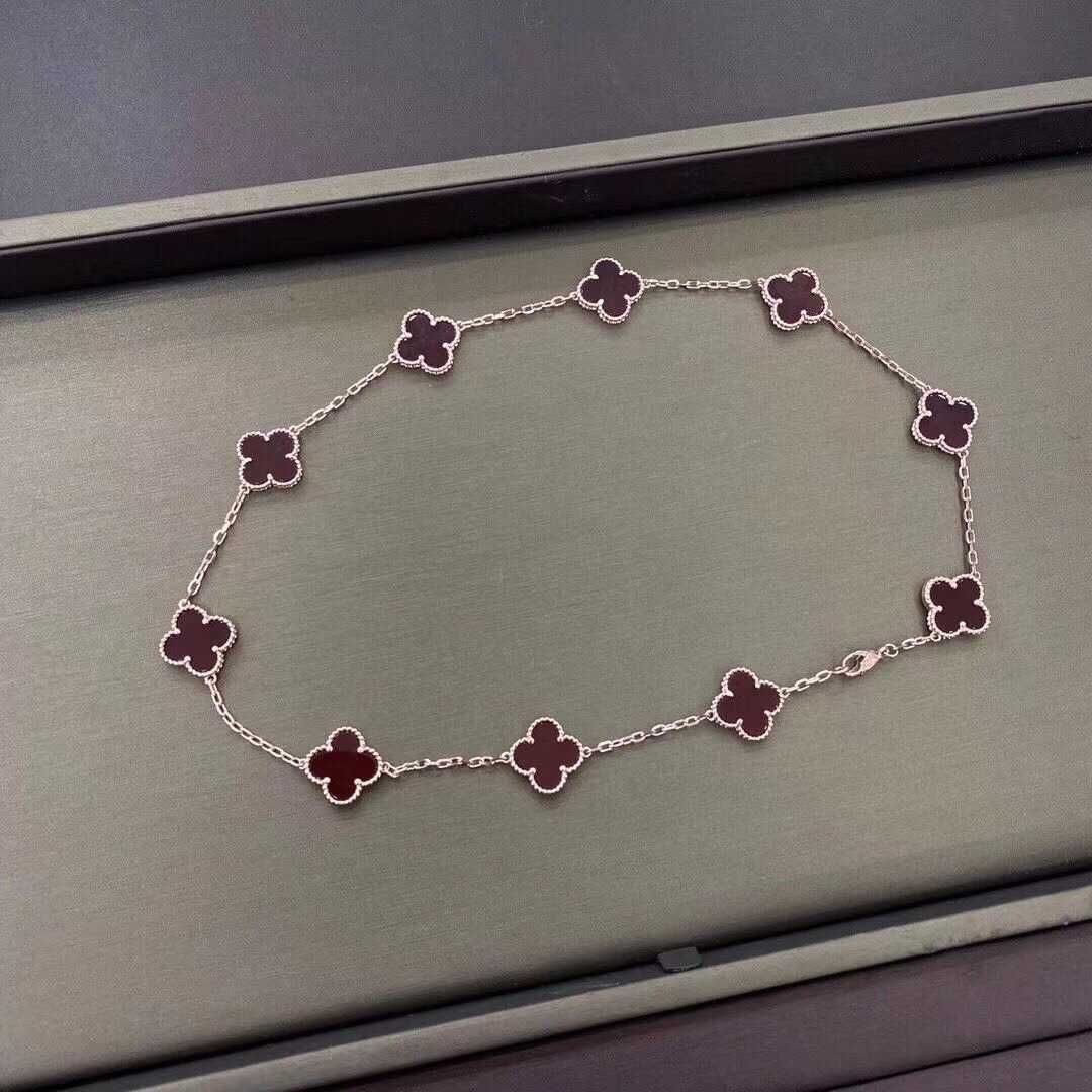 Collana in oro rosa con dieci fiori