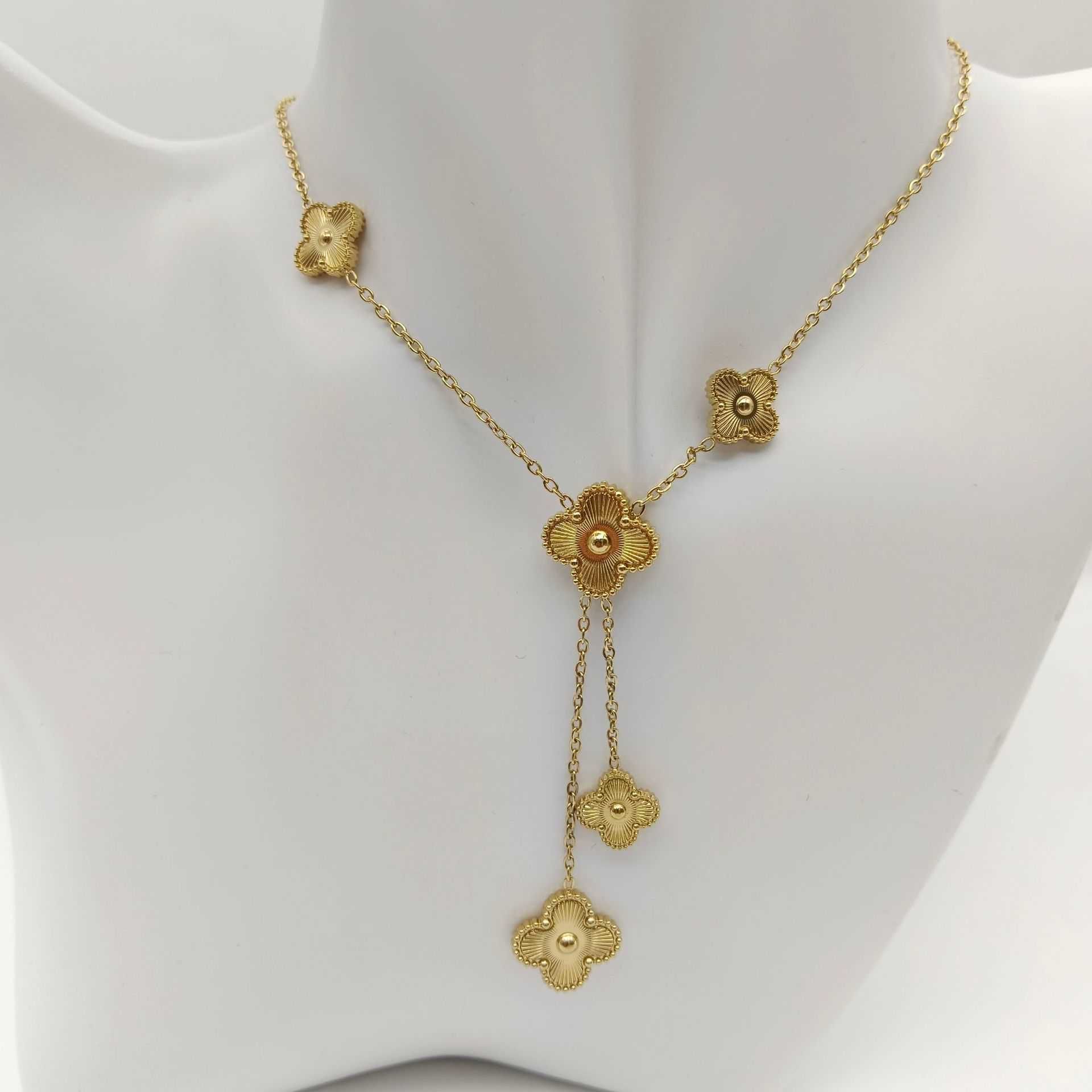 Gold Size 5-flower Necklace