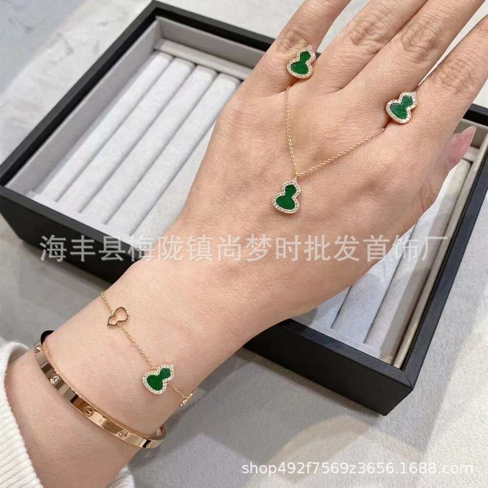 Bracelet en jade malais en or rose