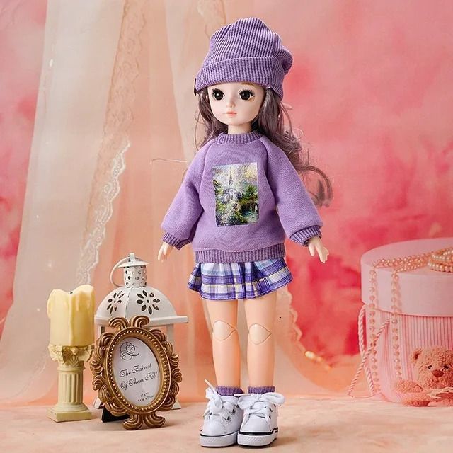 Robe-poupée violette et vêtements