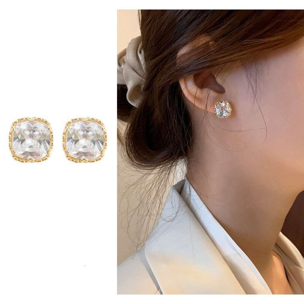 Square zircon earrings