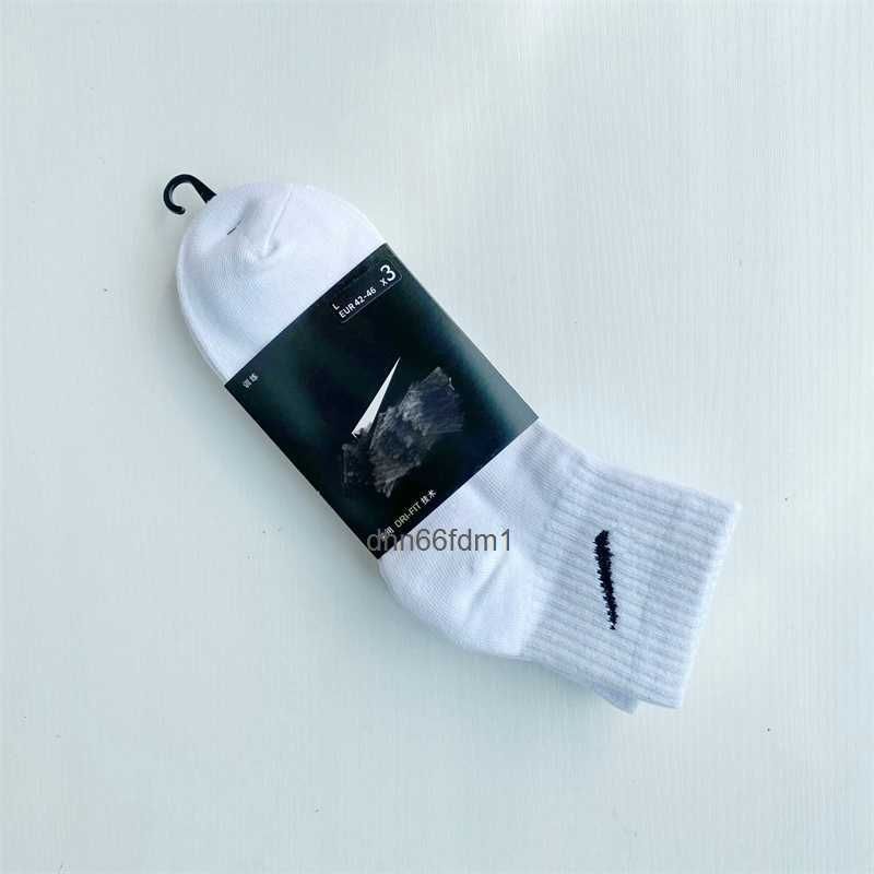 Chaussettes moyennes blanches