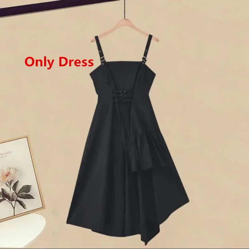 Nur schwarzes Kleid