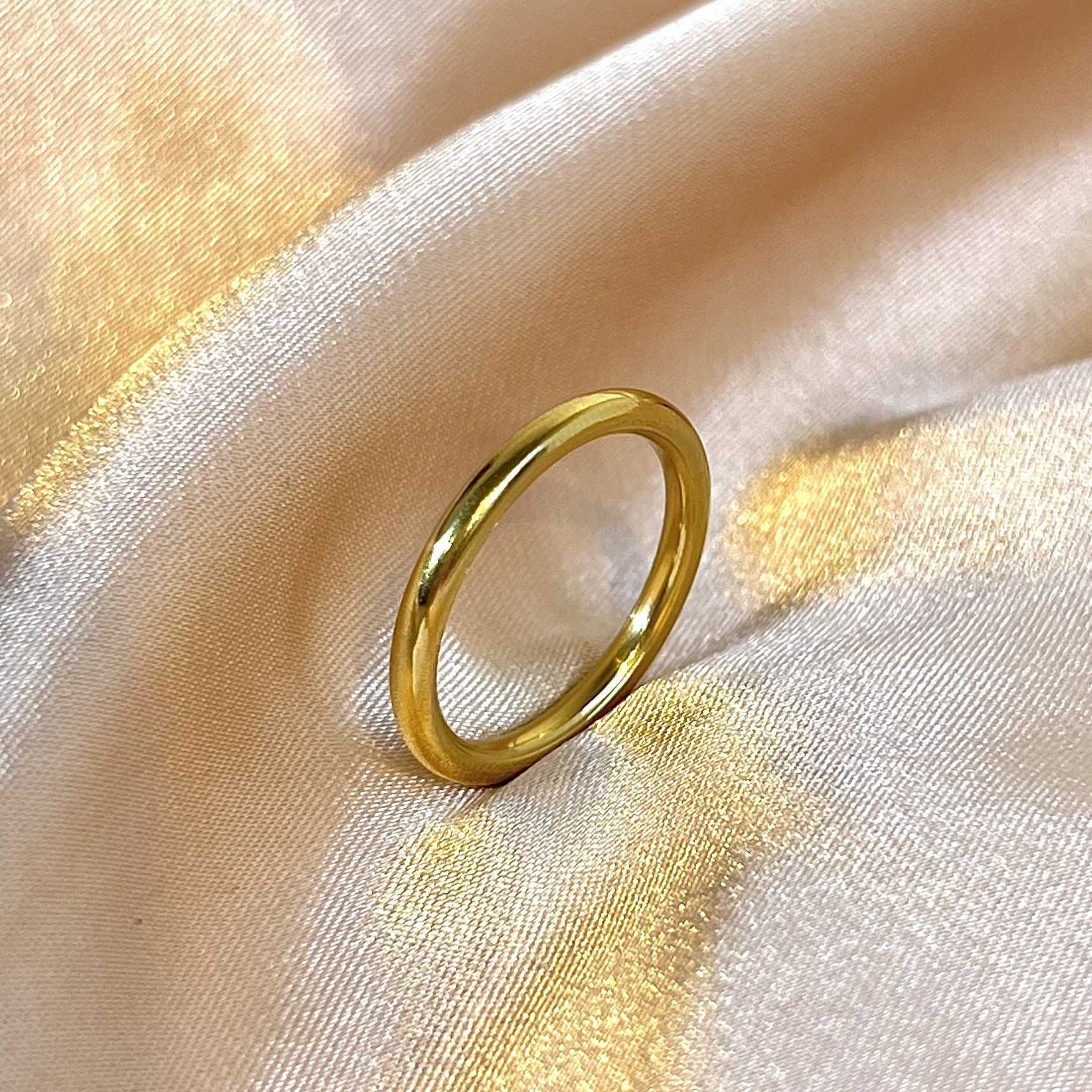 Золотое простое кольцо